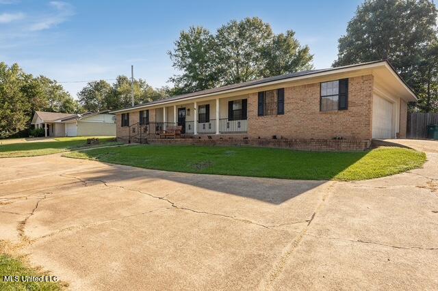 514 North West Street Carthage, MS 39051 - Photo 2 of 12 20250815_514NorthWestStreet-4_Web