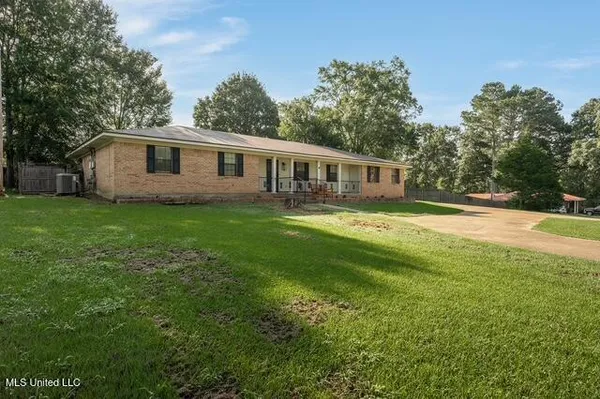 $215,000 | 514 North West Street, Carthage, MS 39051