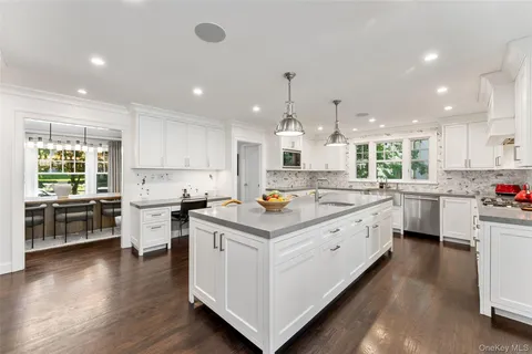 $3,295,000 | 12 Kolbert Drive, Scarsdale, NY 10583