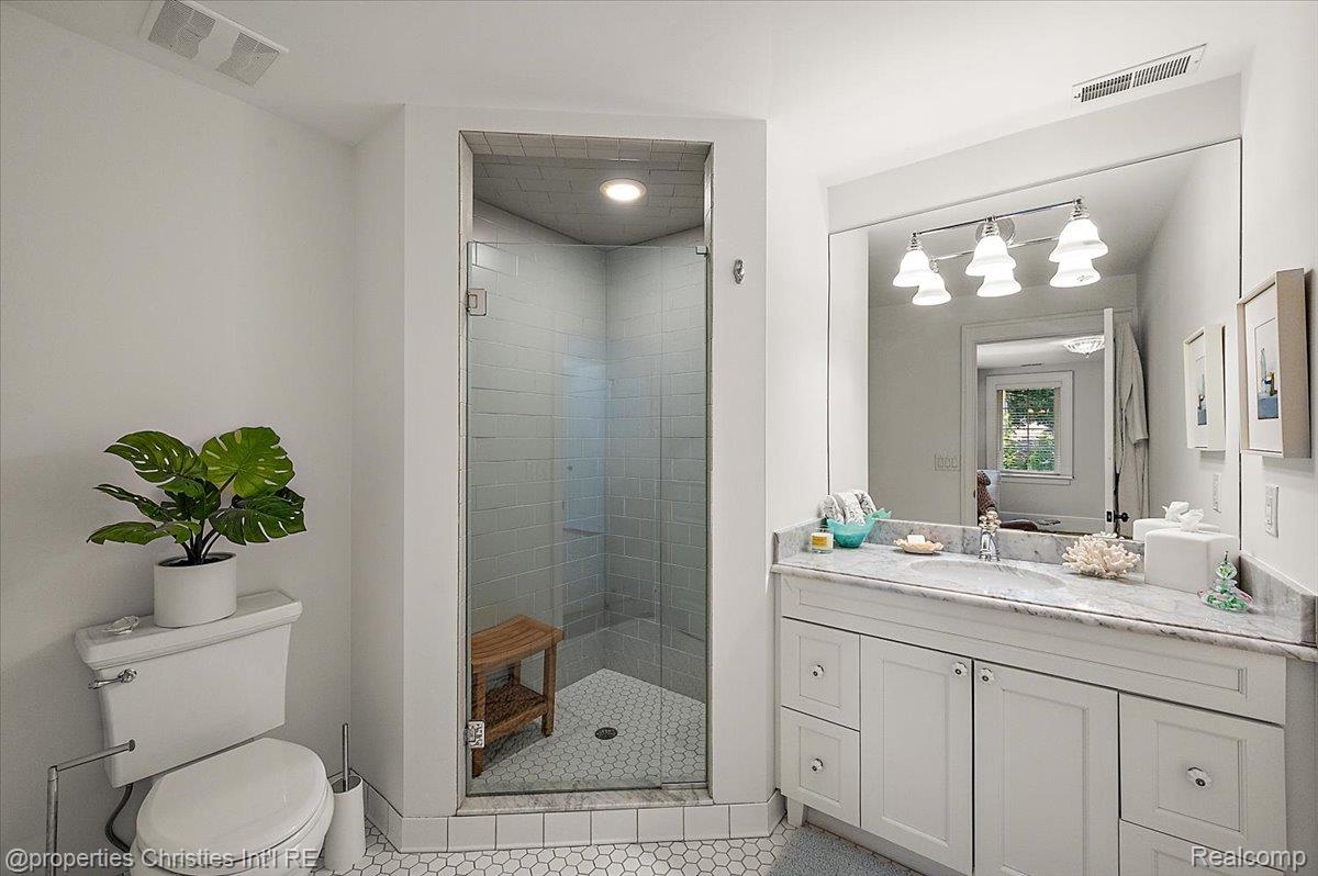 528 Covington Road Bloomfield Hills, MI 48301 - Photo 45 of 75 Bathroom