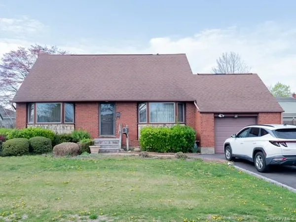 $639,000 | 9 Goshen Street, Deer Park, NY 11729