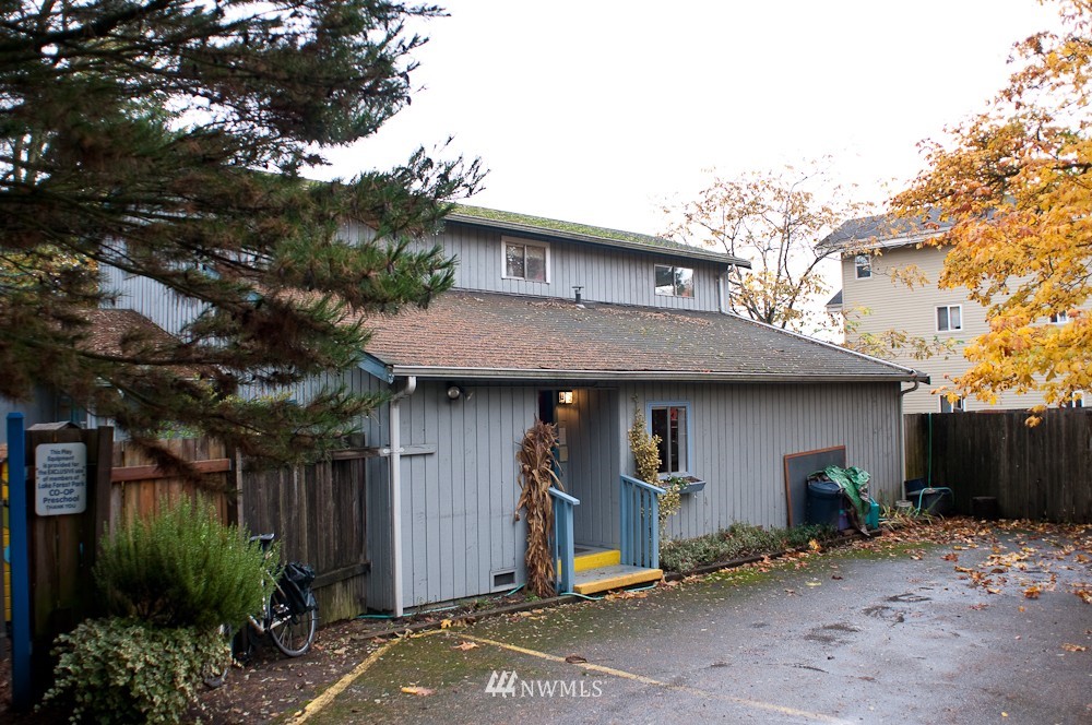 6124 Northeast 181st Street Kenmore, WA 98028 - Photo 2 of 5