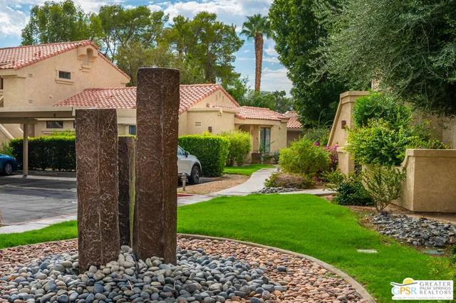 a sign that is sitting on a brick wall