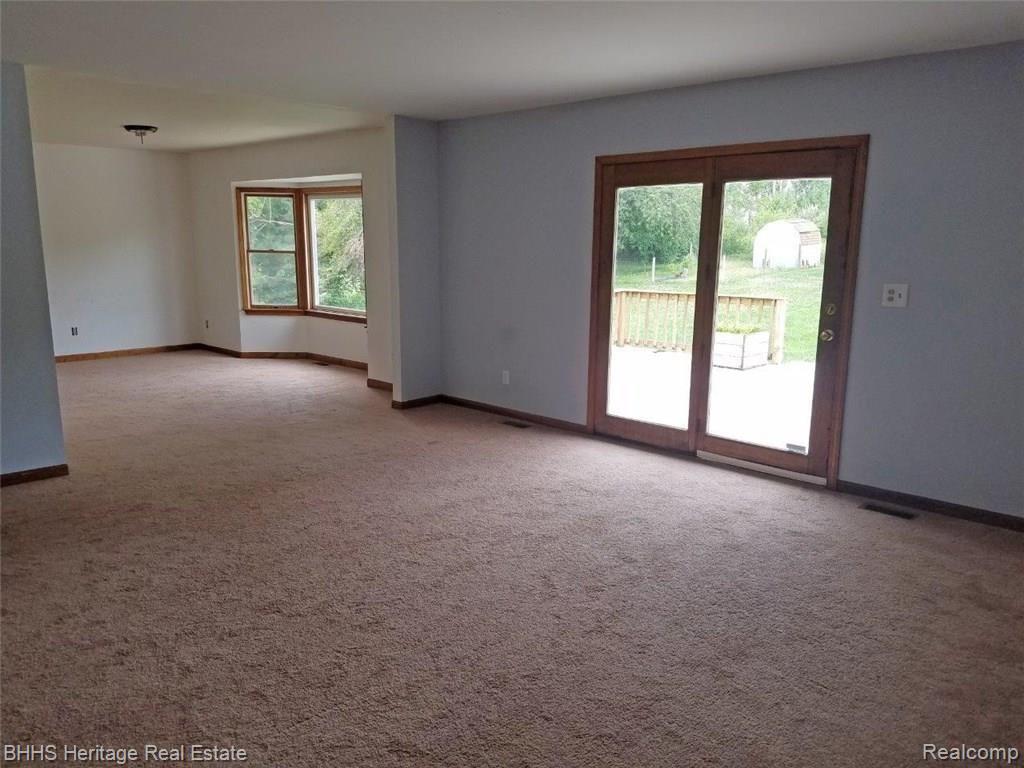 187 East Allen Road Howell, MI 48855 - Photo 9 of 32 Allen Rd 187 (1).jpg