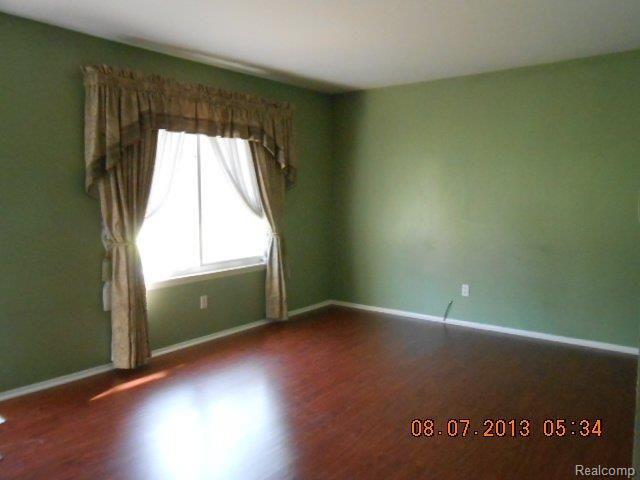5533 Independence Colony Road Grand Blanc, MI 48439 - Photo 9 of 24 Living room with large window