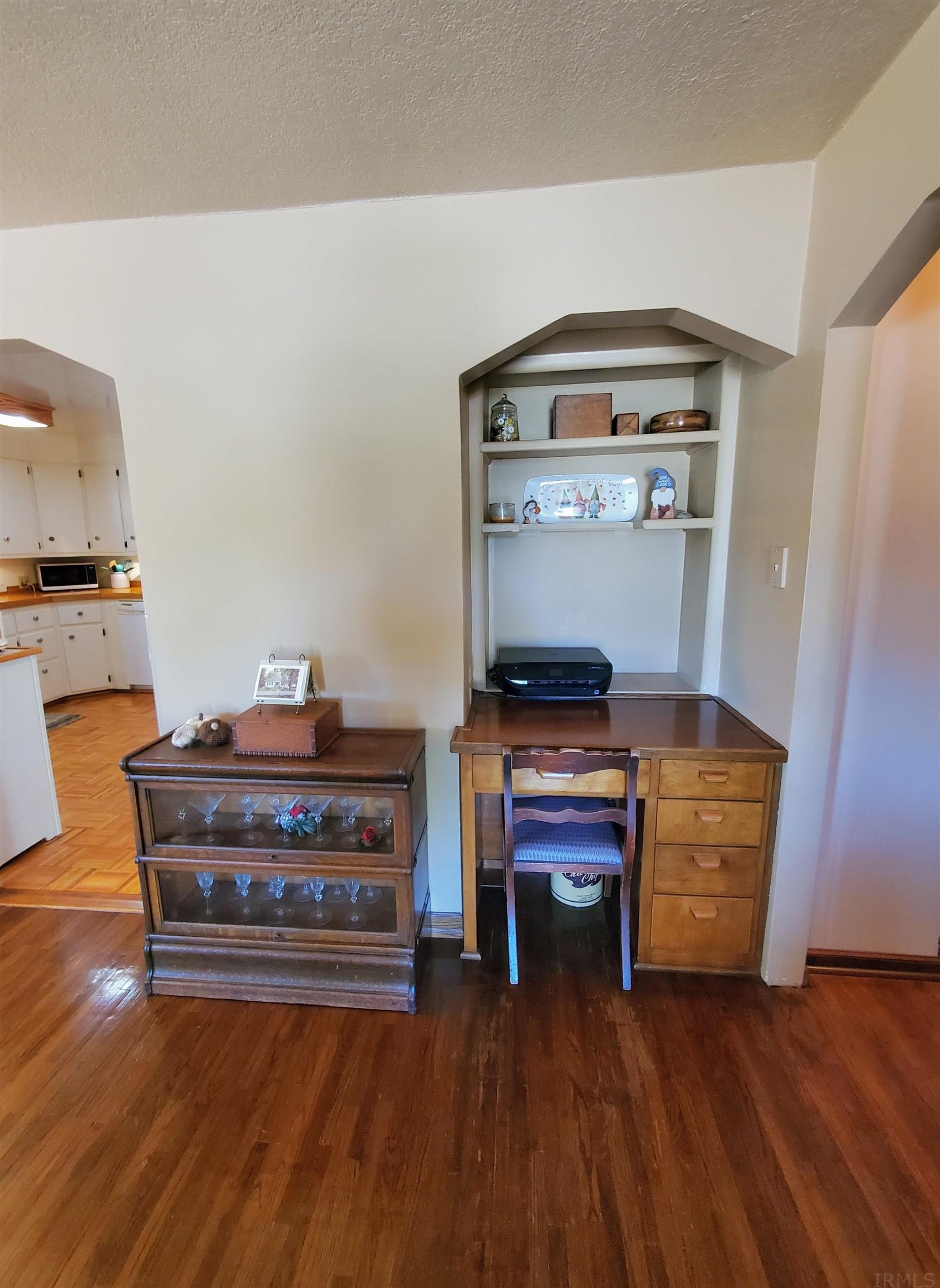 710 South Hadley Road Fort Wayne, IN 46804 - Photo 5 of 19