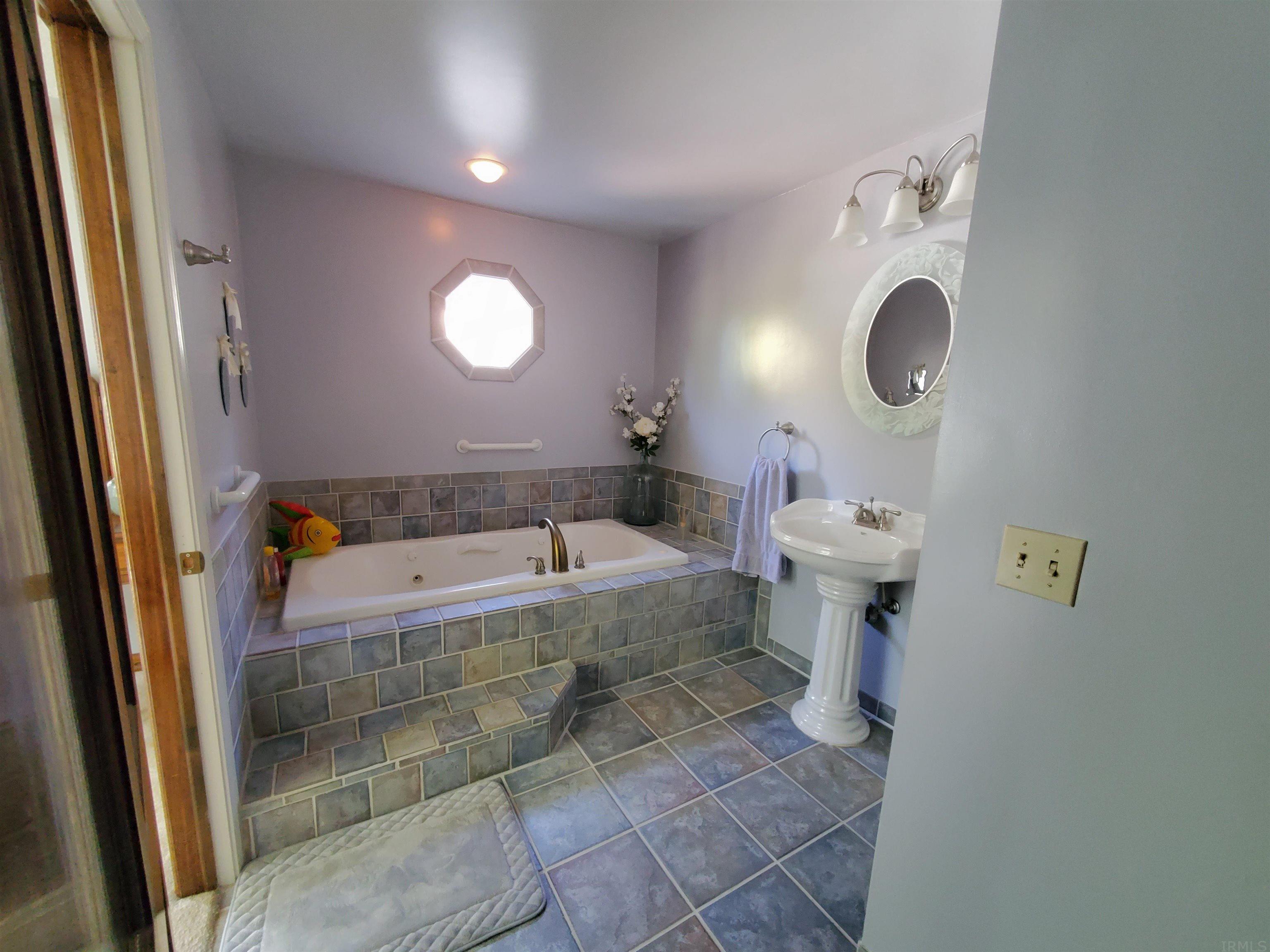 710 South Hadley Road Fort Wayne, IN 46804 - Photo 10 of 19