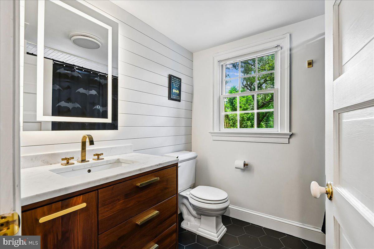 300 Magothy Bridge Road Pasadena, MD 21122 - Photo 59 of 117 Hall Bath