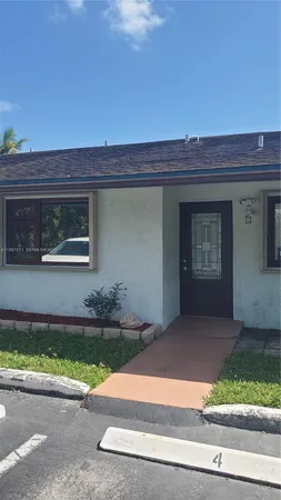 $2,200 | 2638 Taylor Street, Unit B2, Hollywood, FL 33020