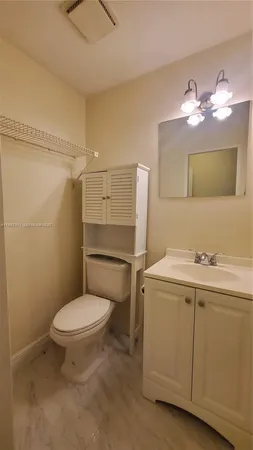 $2,200 | 2638 Taylor Street, Unit B2, Hollywood, FL 33020