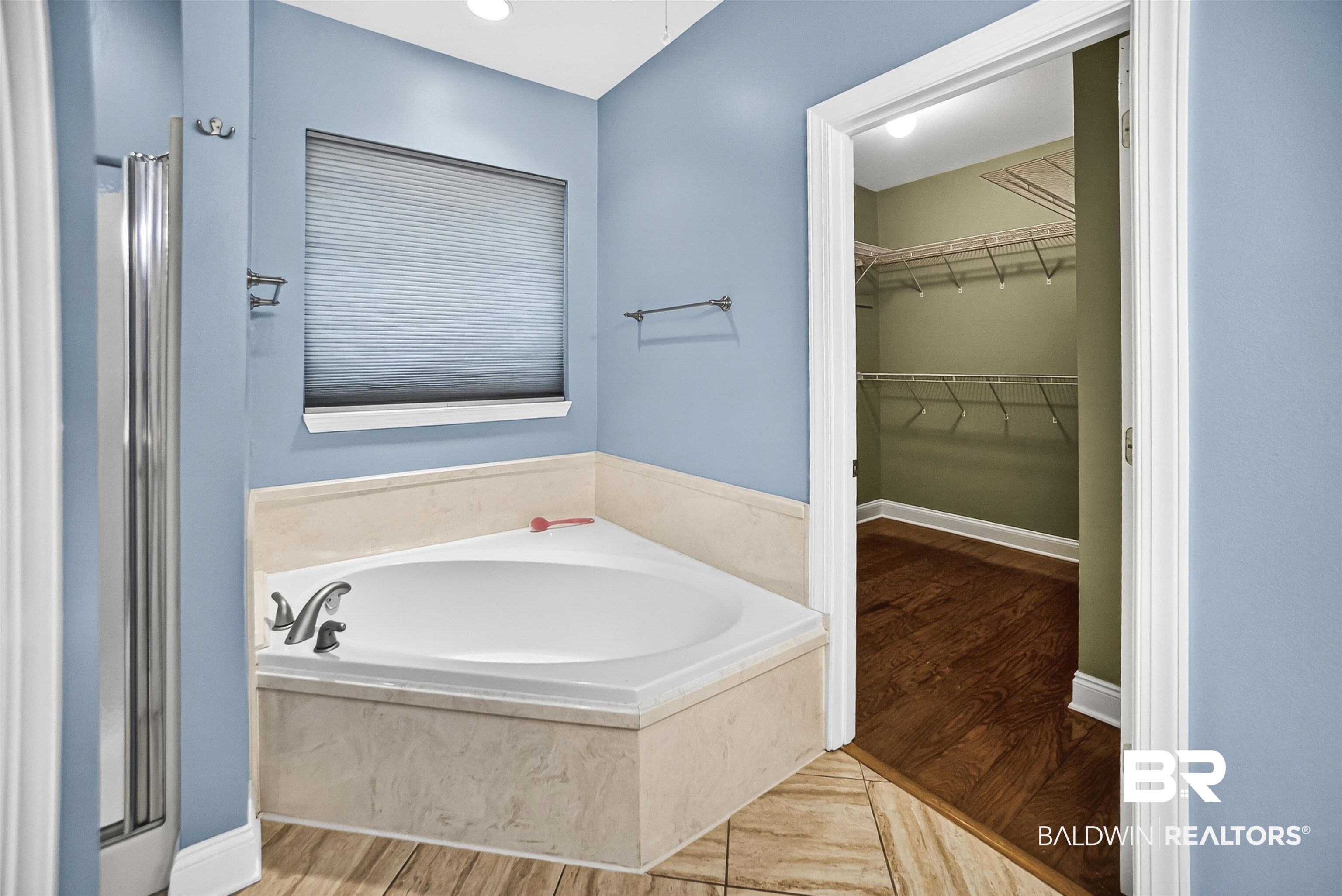 5913 Antoine Road Mobile, AL 36693 - Photo 14 of 33 Corner soaking tub with a tiled surround, window with blinds, recessed lighting, and a chrome towel bar