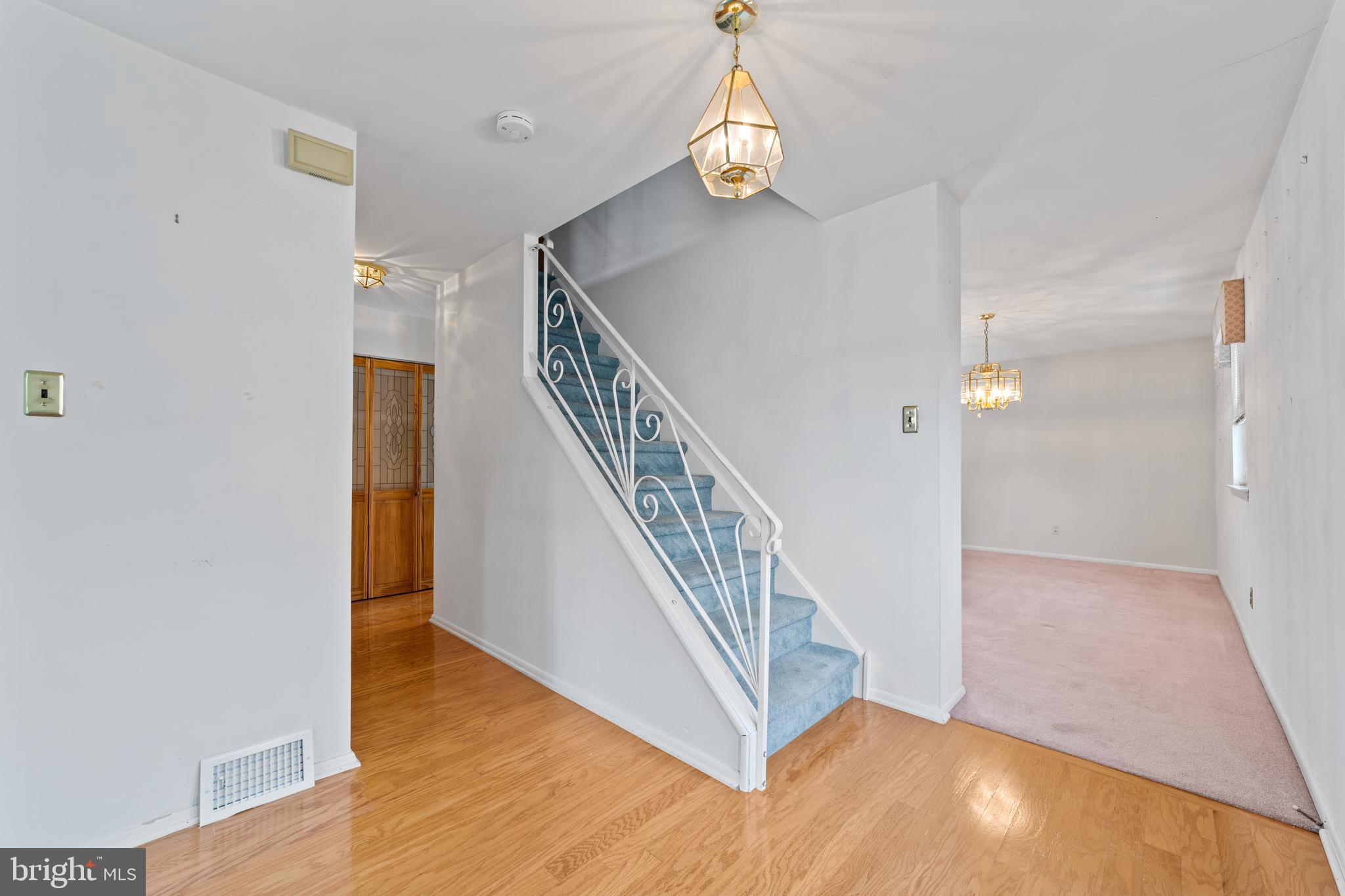 412 Rennard Street Philadelphia, PA 19116 - Photo 3 of 25 Main Entrance Foyer
