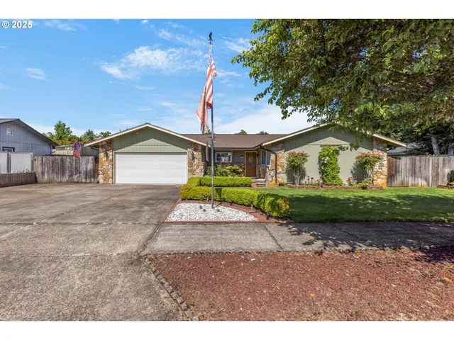 $469,999 | 376 49th State Loop, Springfield, OR 97478