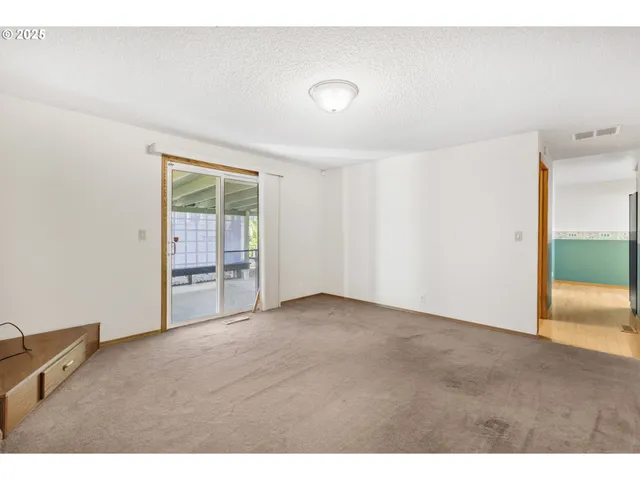 $469,999 | 376 49th State Loop, Springfield, OR 97478