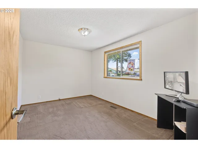 $469,999 | 376 49th State Loop, Springfield, OR 97478