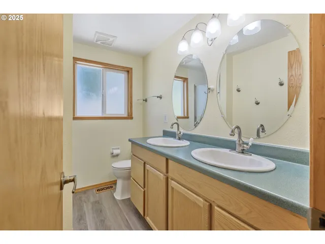 $469,999 | 376 49th State Loop, Springfield, OR 97478