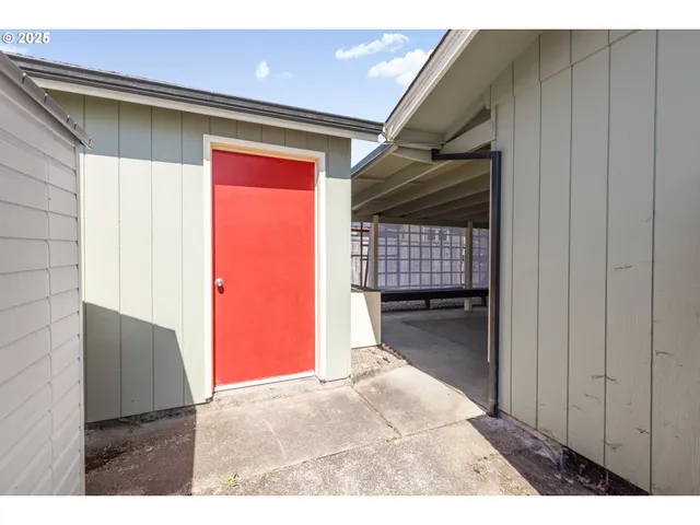 $469,999 | 376 49th State Loop, Springfield, OR 97478