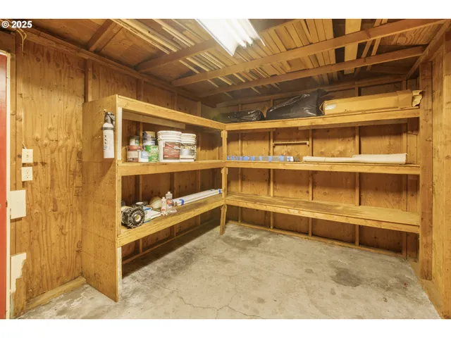 $469,999 | 376 49th State Loop, Springfield, OR 97478