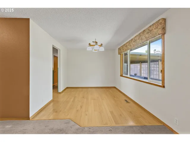 $469,999 | 376 49th State Loop, Springfield, OR 97478