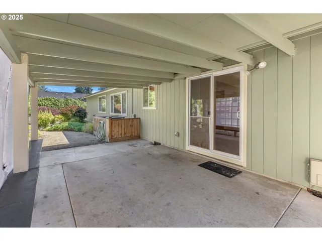 $469,999 | 376 49th State Loop, Springfield, OR 97478