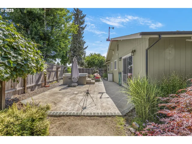 $469,999 | 376 49th State Loop, Springfield, OR 97478