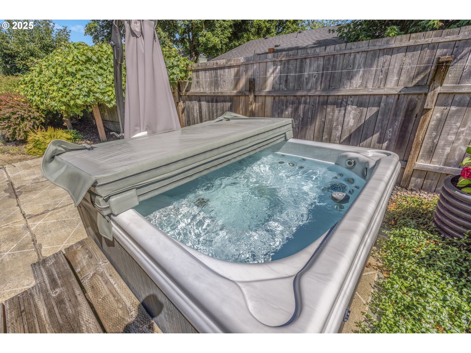 376 49th State Loop Springfield, OR 97478 - Photo 38 of 48 a view of a wooden floor and fence