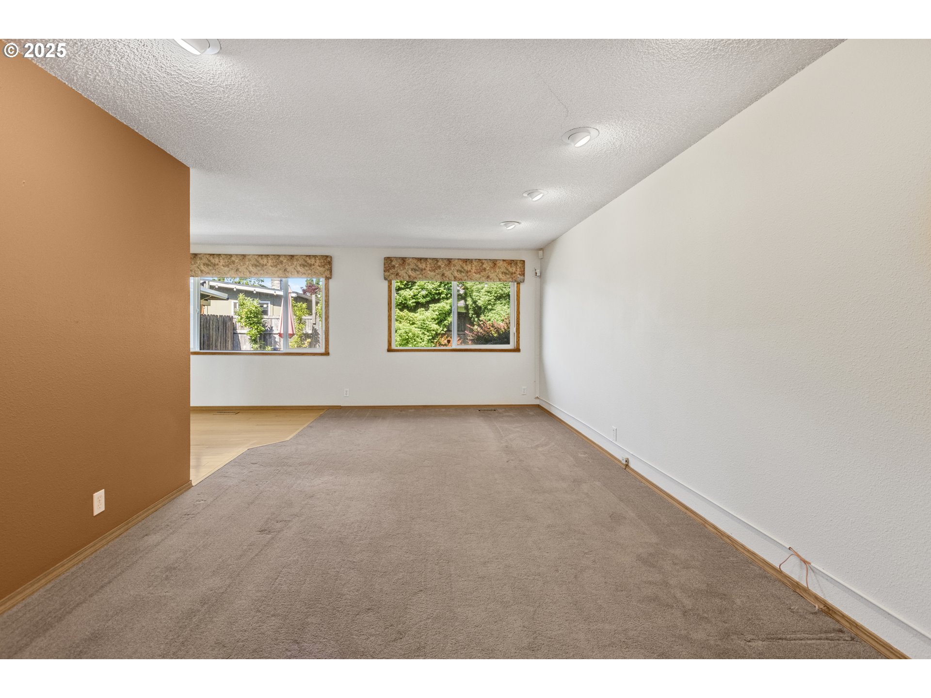 376 49th State Loop Springfield, OR 97478 - Photo 44 of 48 a view of an empty room with windows