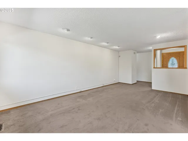 $469,999 | 376 49th State Loop, Springfield, OR 97478