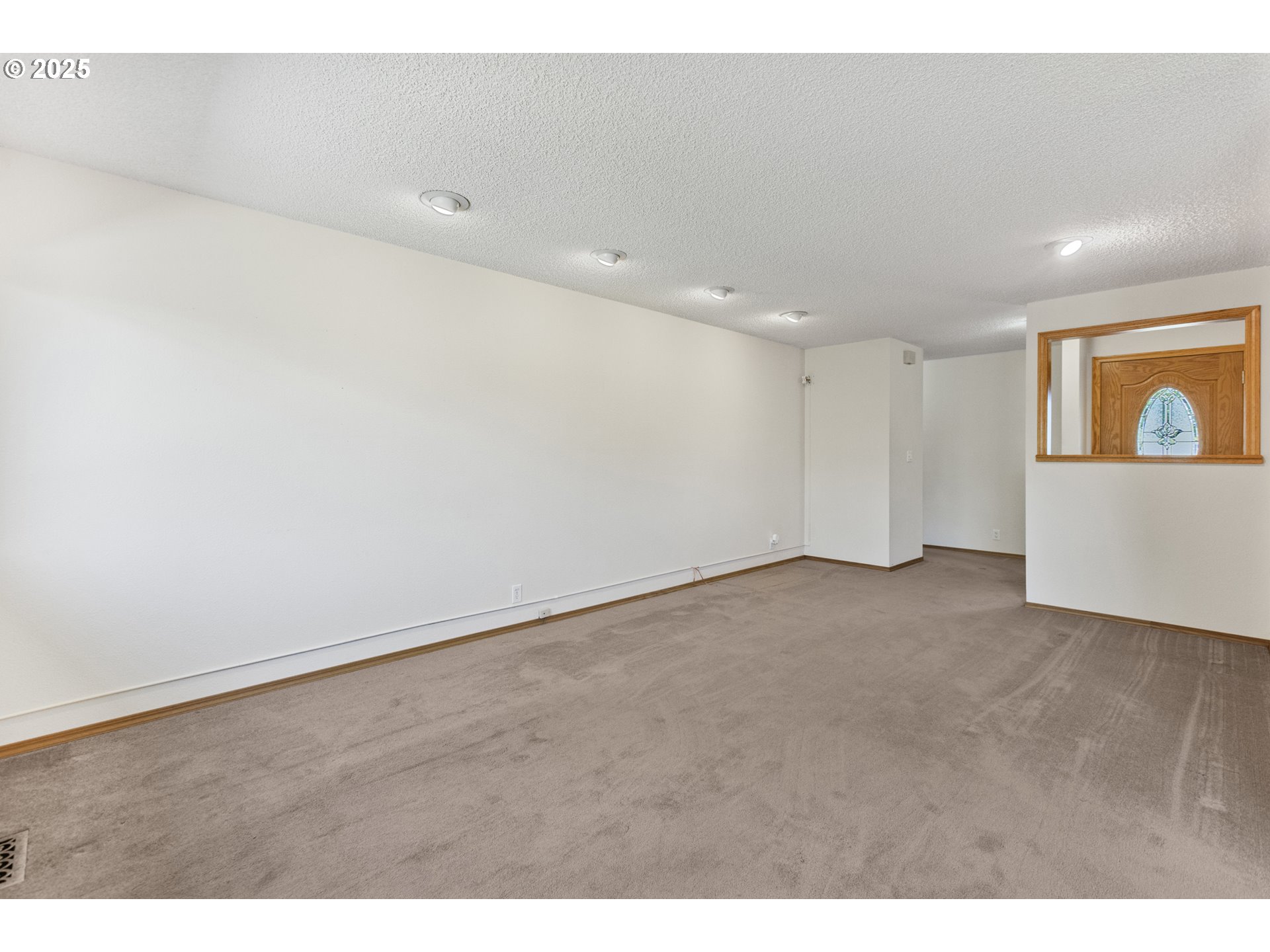 376 49th State Loop Springfield, OR 97478 - Photo 45 of 48 a view of an empty room