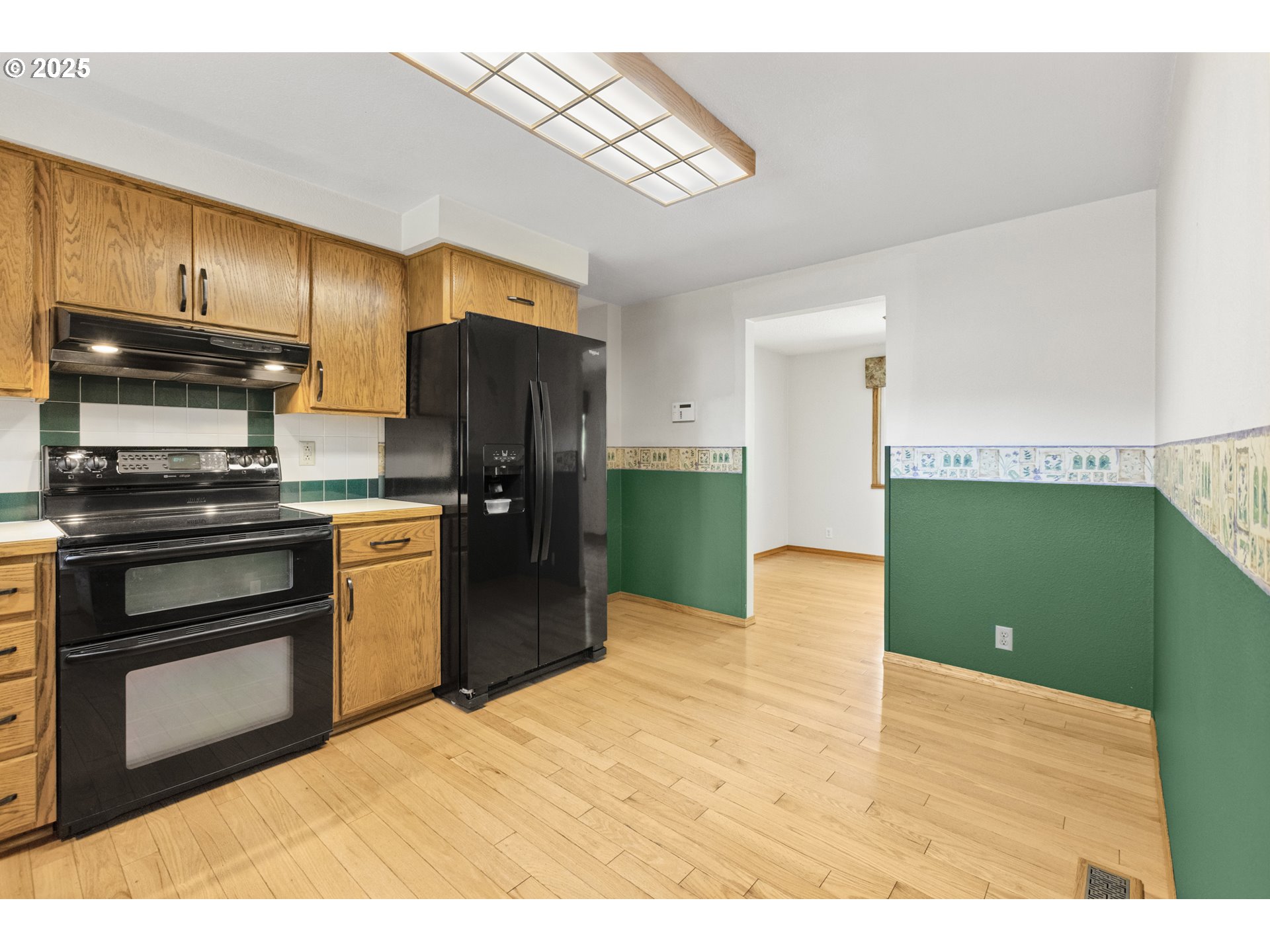376 49th State Loop Springfield, OR 97478 - Photo 7 of 48 a kitchen with a refrigerator and a stove top oven