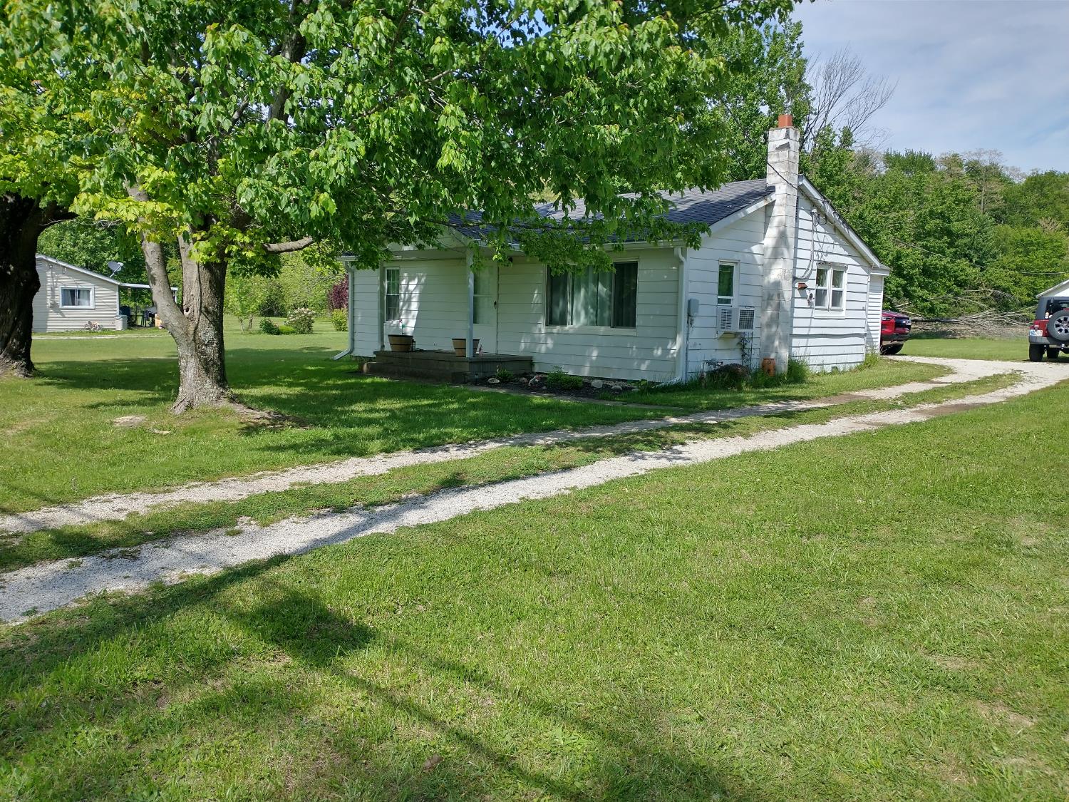 8614 North St Road Sunman, IN 47041 - Photo 3 of 25