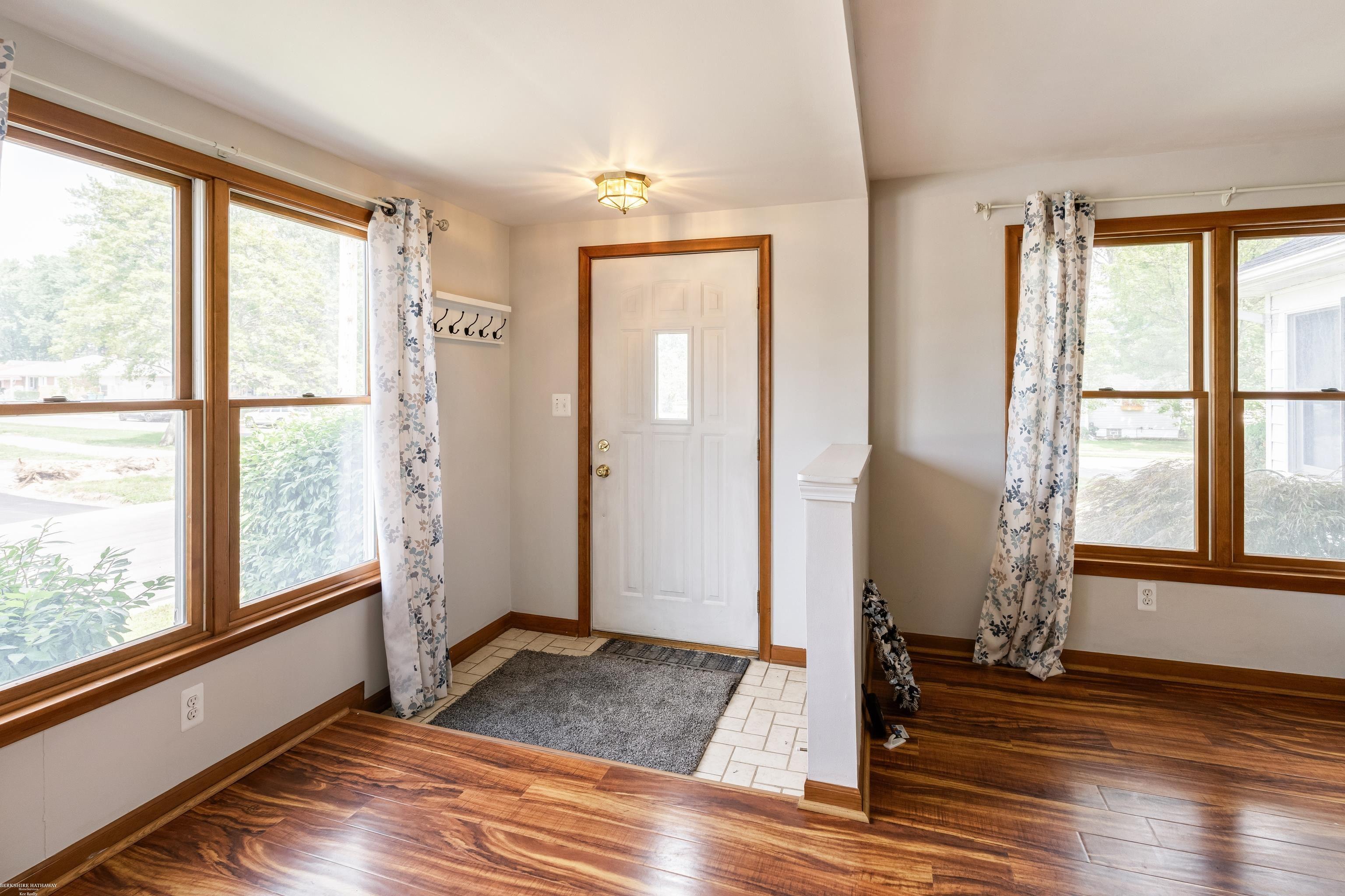 207 Palmer Road St. Clair, MI 48079 - Photo 8 of 39 50185176-882e873f-d91e-4985-b3b8-0296cb2445e7.JPG