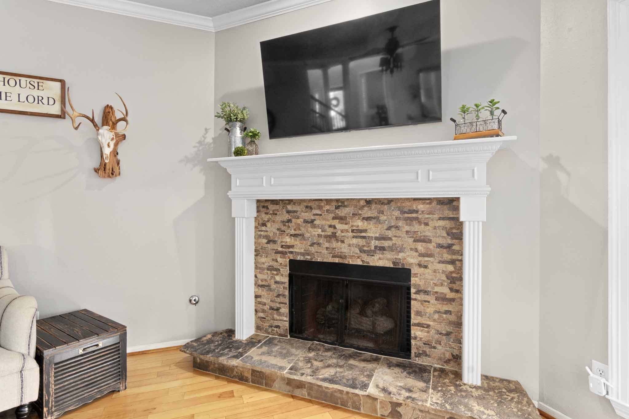 4311 Green Tree Court Pasadena, TX 77505 - Photo 16 of 49 Cozy by the fire place.