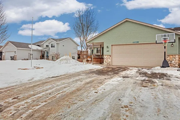 $324,900 | 1107 9th Street Northeast, Milaca, MN 56353