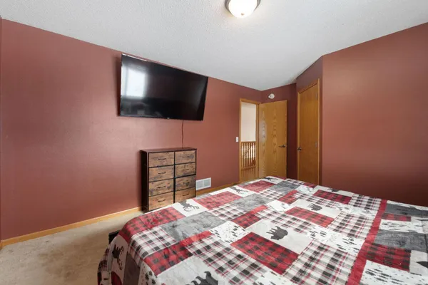 $324,900 | 1107 9th Street Northeast, Milaca, MN 56353