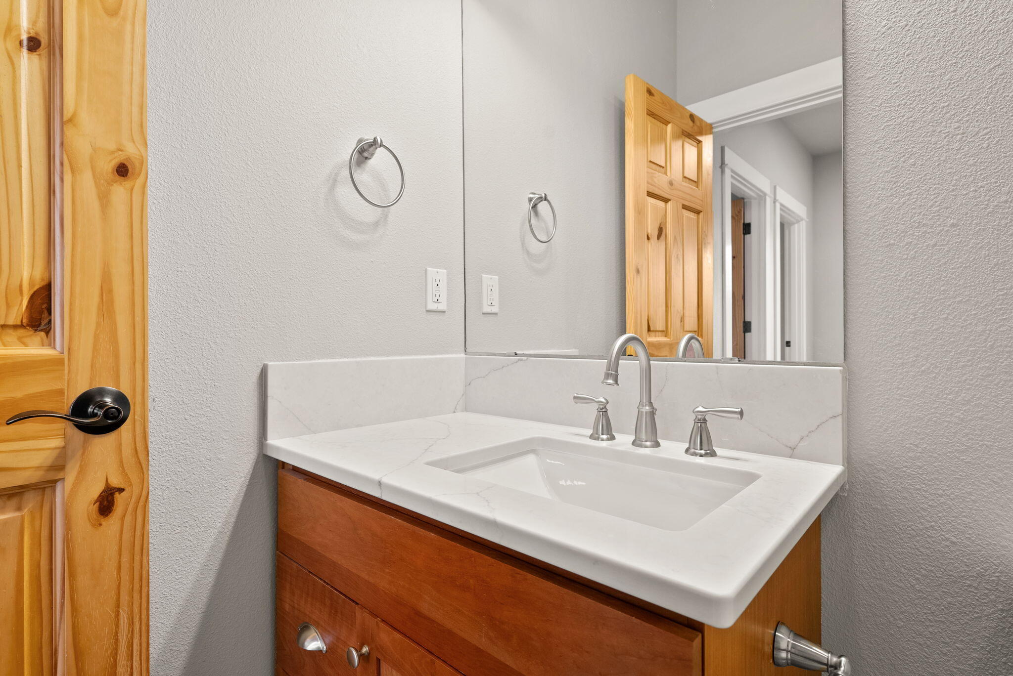20292 Halfway Road Bend, OR 97703 - Photo 26 of 50 26 - 54-web-or-mls-Riley_Visuals-54