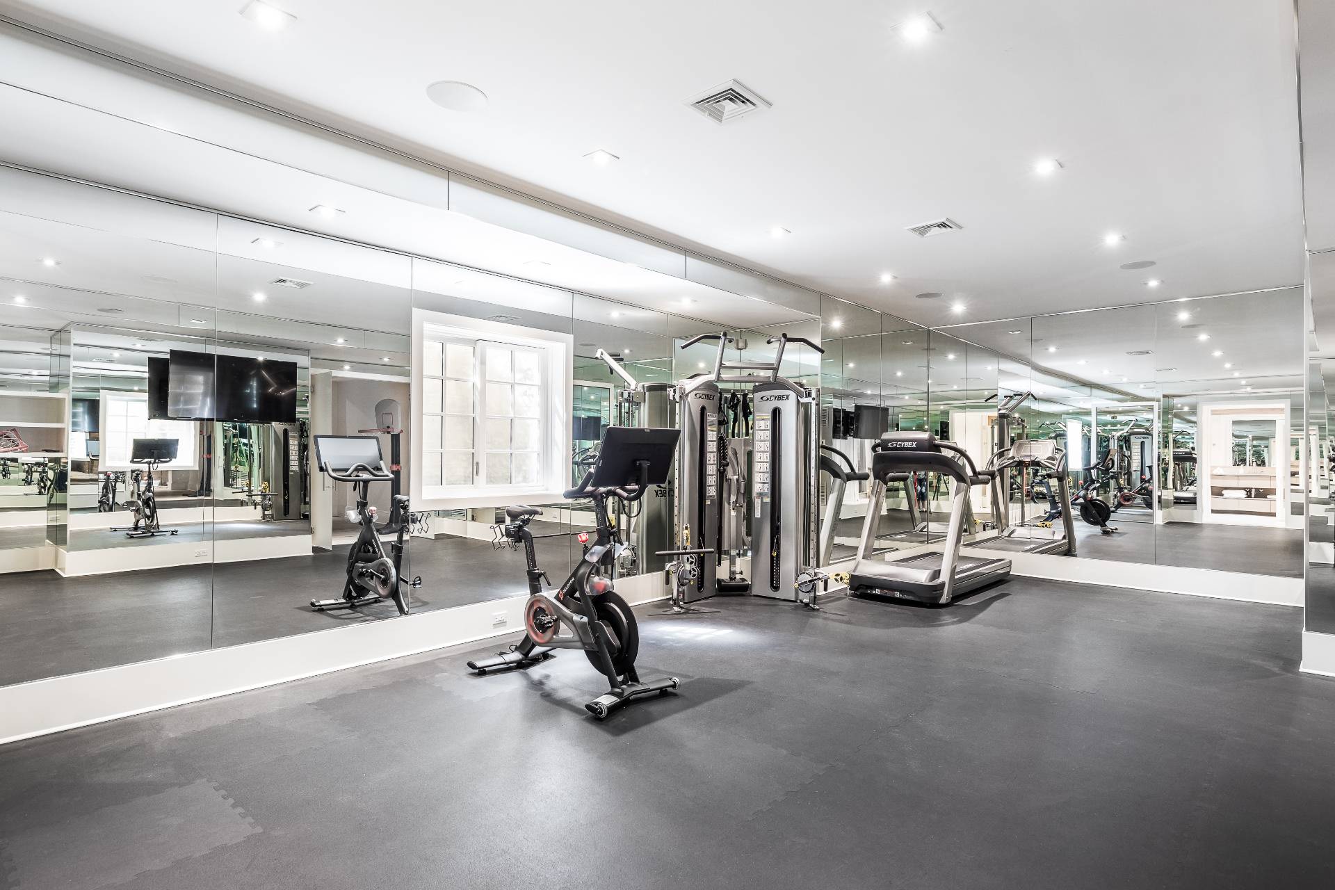 373 Mitchell Lane Bridgehampton, NY 11932 - Photo 23 of 34 a view of a room with gym equipment