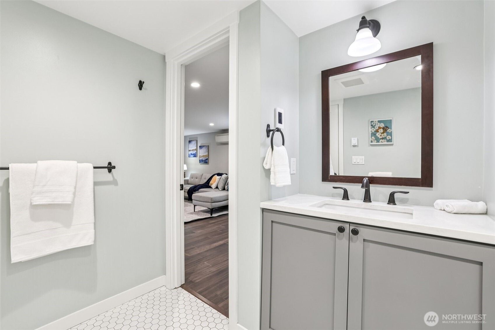 7945 17th Avenue Southwest Seattle, WA 98106 - Photo 25 of 35