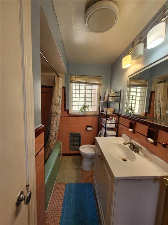 225 Greenlee Road Pittsburgh, PA 15227 - Photo 11 of 24 a bathroom with a sink a toilet and mirror