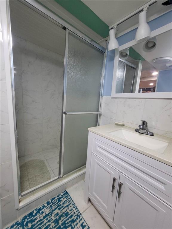 225 Greenlee Road Pittsburgh, PA 15227 - Photo 18 of 24 a bathroom with a sink and a mirror