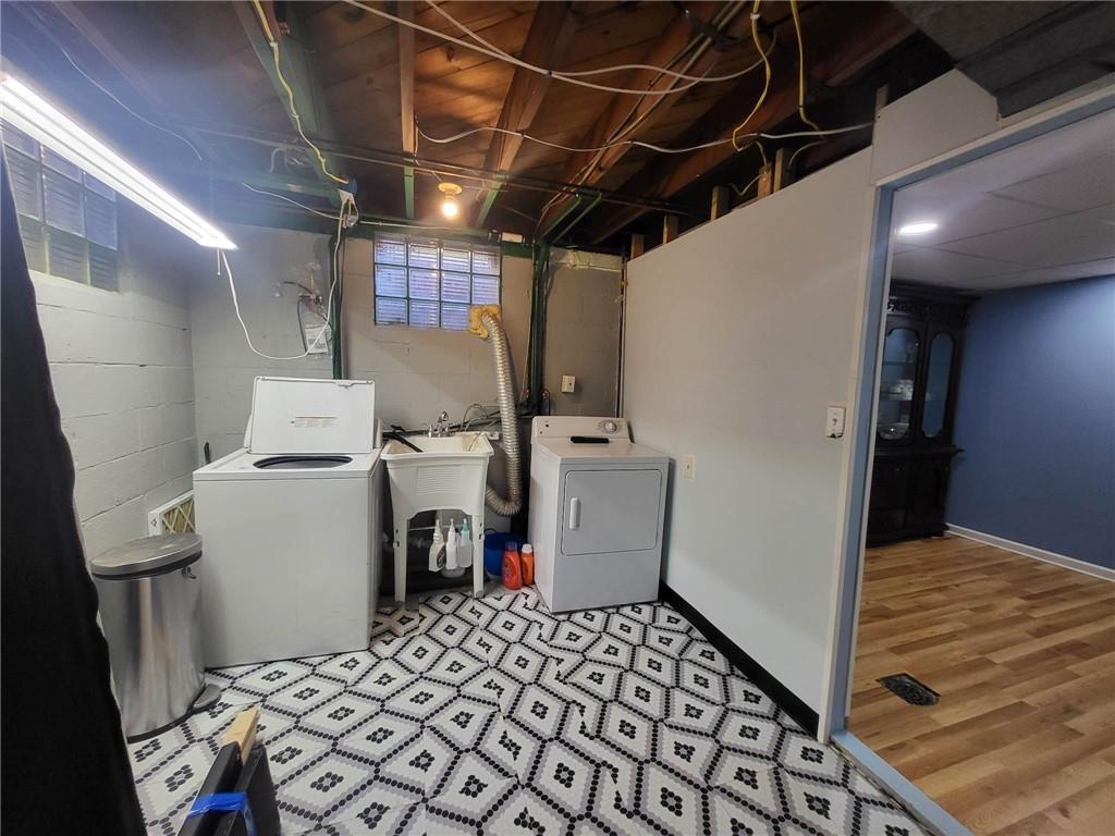 225 Greenlee Road Pittsburgh, PA 15227 - Photo 21 of 24 a utility room with dryer and washer