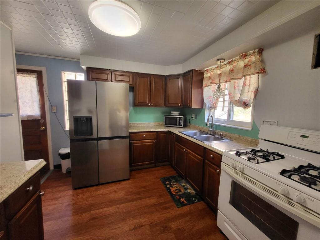 225 Greenlee Road Pittsburgh, PA 15227 - Photo 6 of 24 a kitchen with granite countertop a refrigerator stove and sink