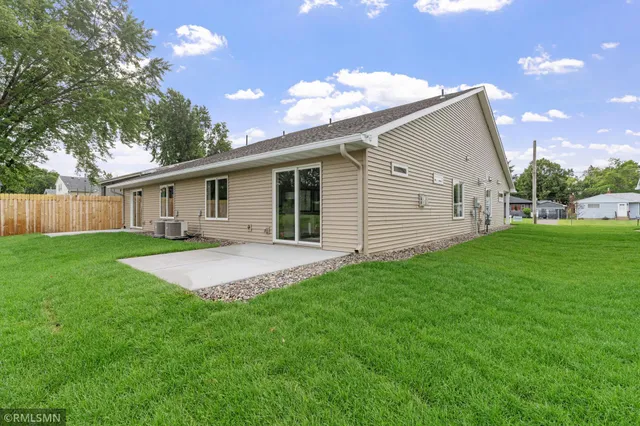 $414,900 | 2345 17th Avenue East, North St. Paul, MN 55109