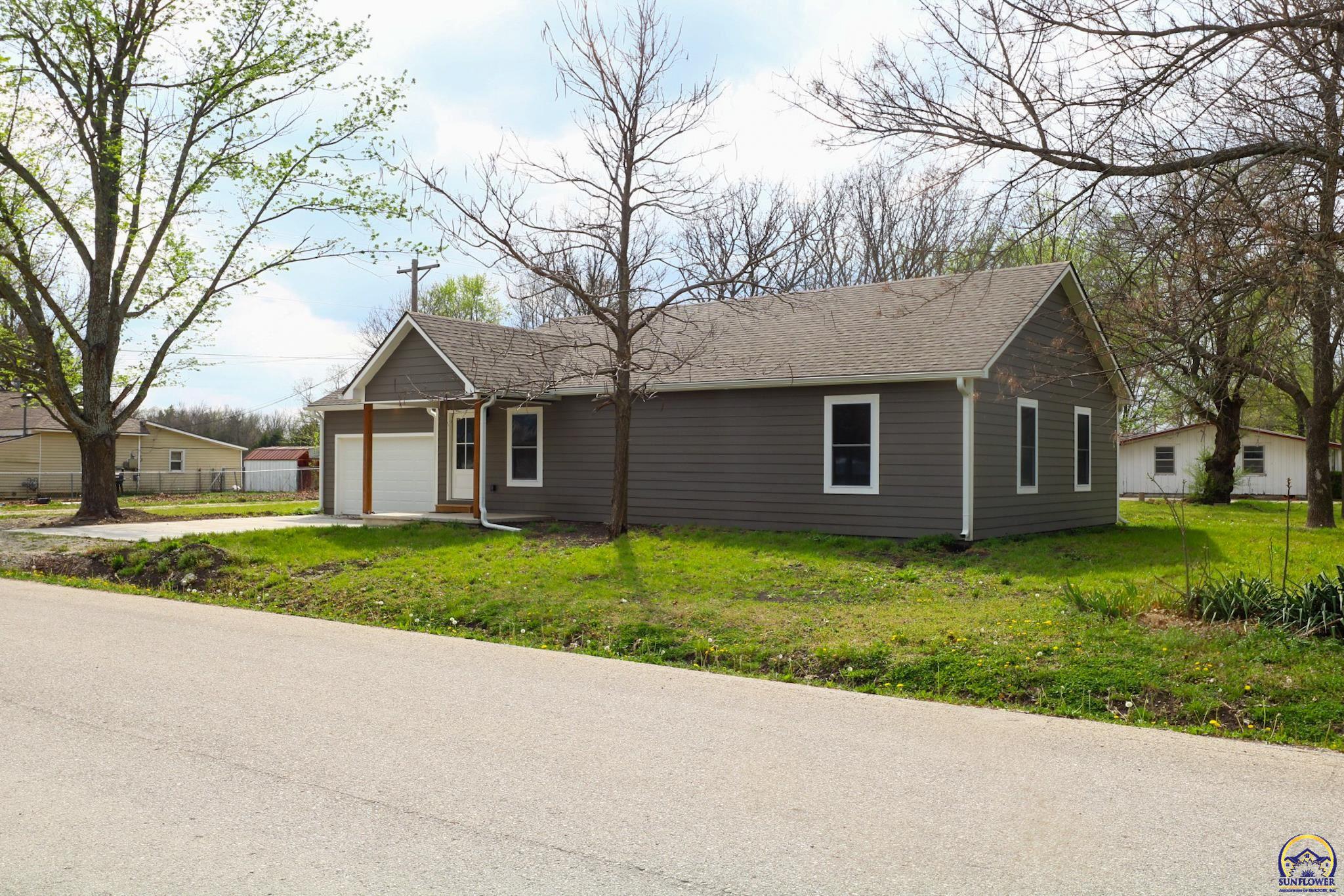 702 South 8th Street Burlington, KS 66839 - Photo 3 of 62