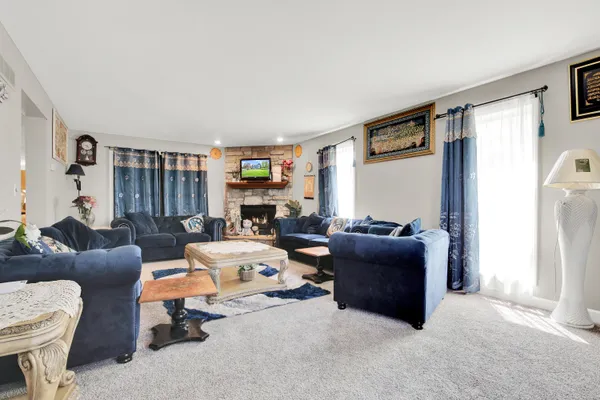 $819,999 | S25W29201 Cambrian Ridge, Genesee, WI 53188