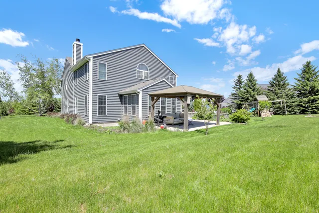 $819,999 | S25W29201 Cambrian Ridge, Genesee, WI 53188
