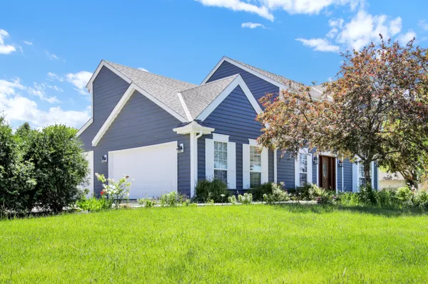 $819,999 | S25W29201 Cambrian Ridge, Genesee, WI 53188