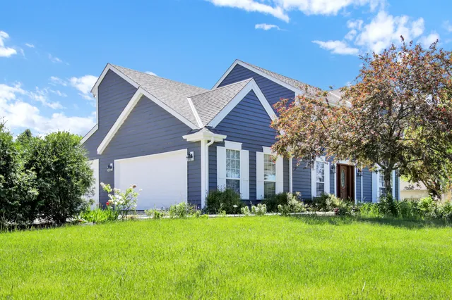 $819,999 | S25W29201 Cambrian Ridge, Genesee, WI 53188