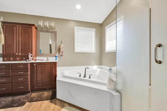 $819,999 | S25W29201 Cambrian Ridge, Genesee, WI 53188