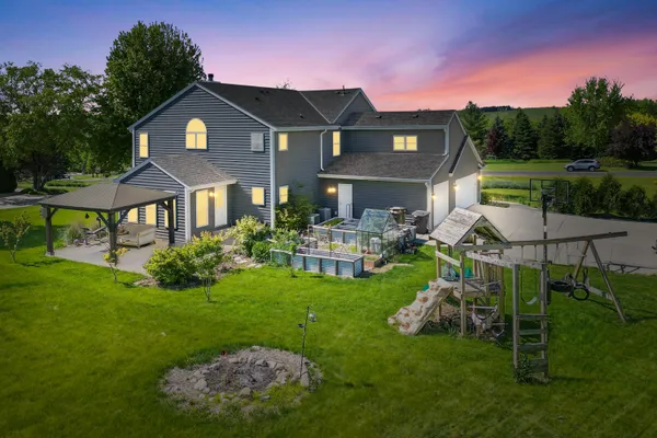 $819,999 | S25W29201 Cambrian Ridge, Genesee, WI 53188